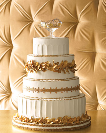 Wedding cake via Martha Stewart Weddings Gold and pearl necklace via Etsy